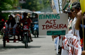 Indigenous groups protest in front of the Mines and Geosciences Bureau (MGB) in Davao City, 2009. The Lumads say that mining led to the polarization of the indigenous communities. AKP Images (Creative Commons, Flickr) / Keith Bacongco